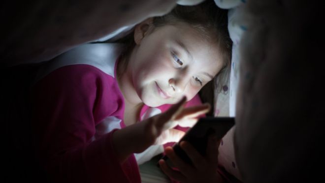 جلوگیری از دیر خوابیدن کودک برای رفع مشکل بی خوابی 